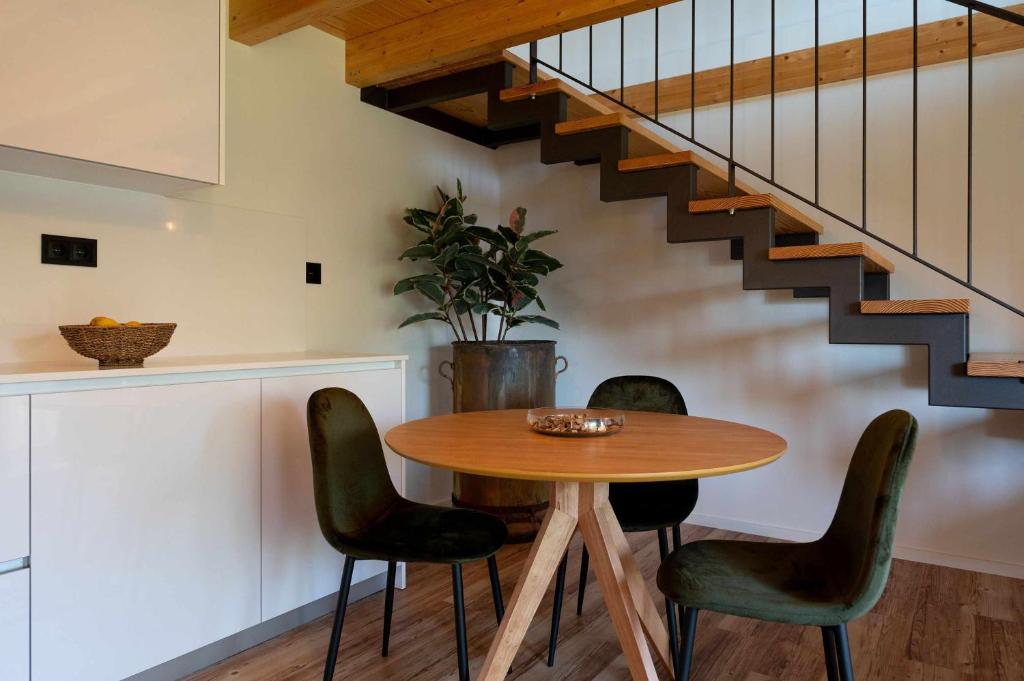 Uma área de estar em Ermo Loft - Casas do Ermo