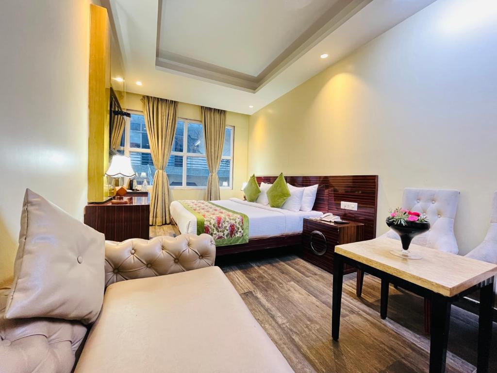 Postel nebo postele na pokoji v ubytování Hotel Banz Near Indira Gandhi Airport Delhi