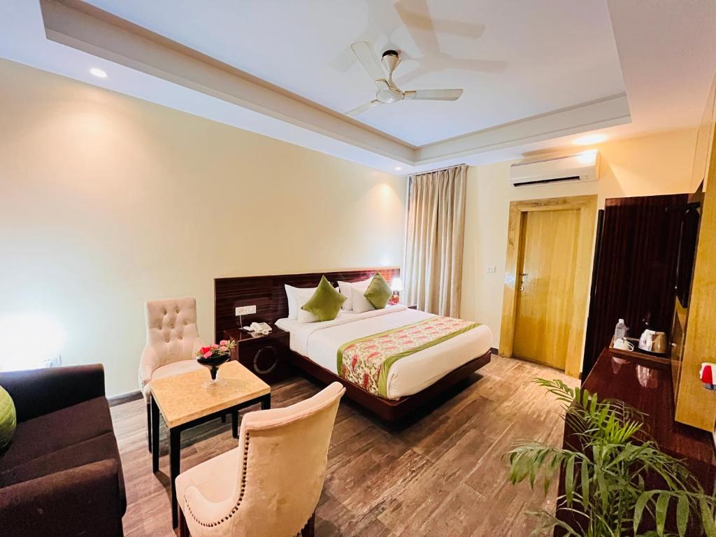 Postel nebo postele na pokoji v ubytování Hotel Banz Near Indira Gandhi Airport Delhi
