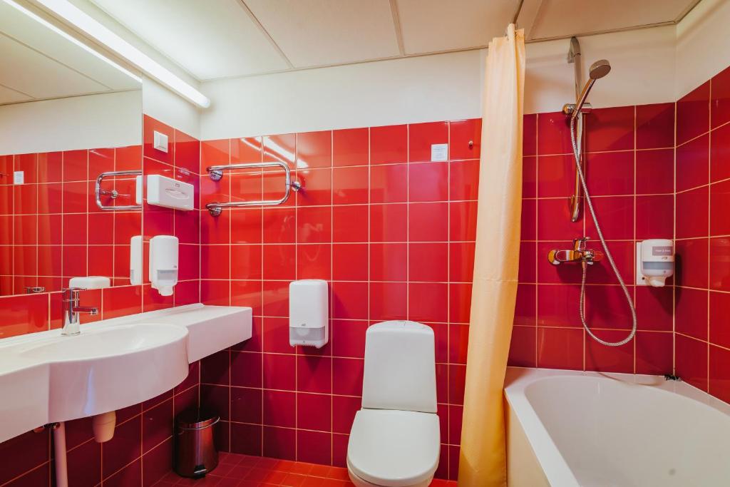 A bathroom at Hestia Hotel Strand
