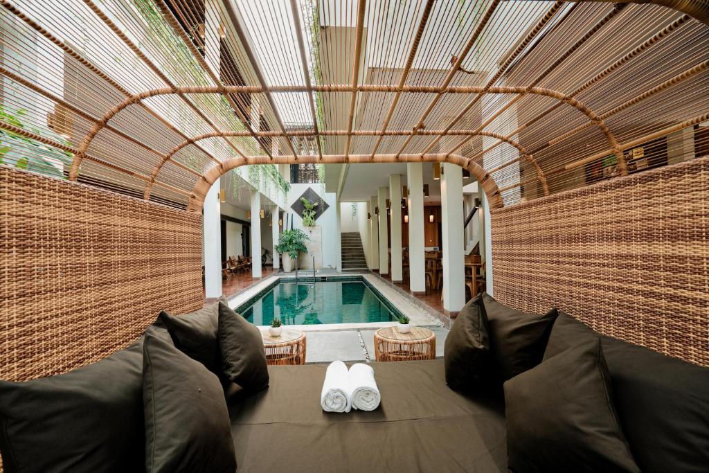 a living room with a swimming pool in a house at Sedasa Lodge in Canggu