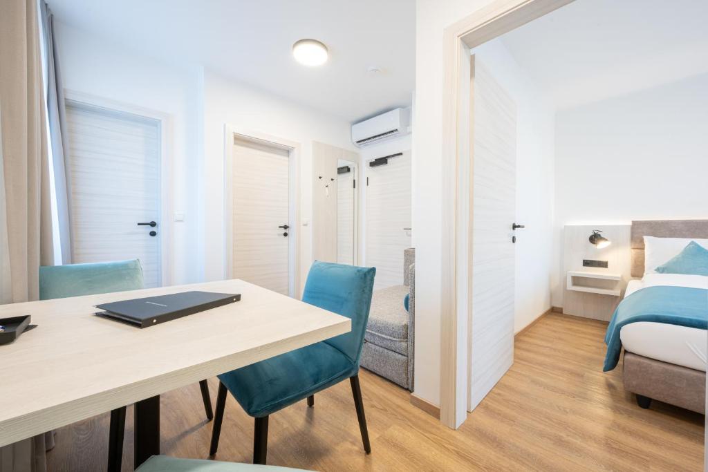 Postel nebo postele na pokoji v ubytování Hotel Villa Flora