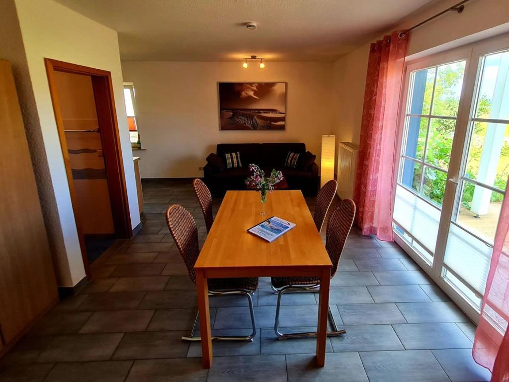 Boddenhus Apartment - Apartment With Terrace