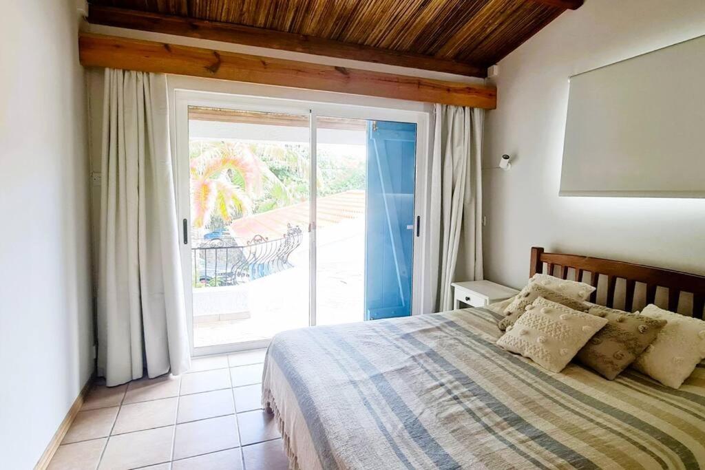 Postel nebo postele na pokoji v ubytování Bastide sur Mer with LOV