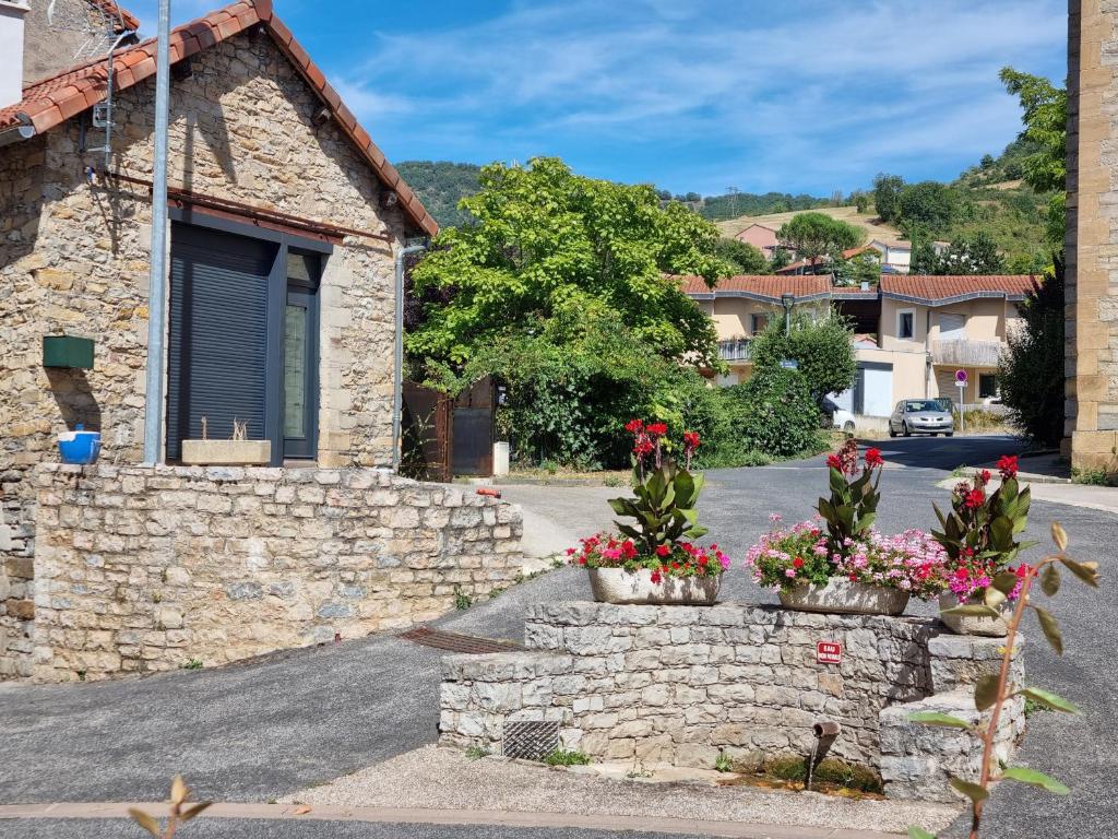 Gallery image of Fontaine Vieille in Saint-Georges-de-Luzençon