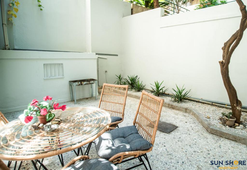 Fotografie z fotogalerie ubytování Explore Greece from Apartment with Private Garden v destinaci Chalkis
