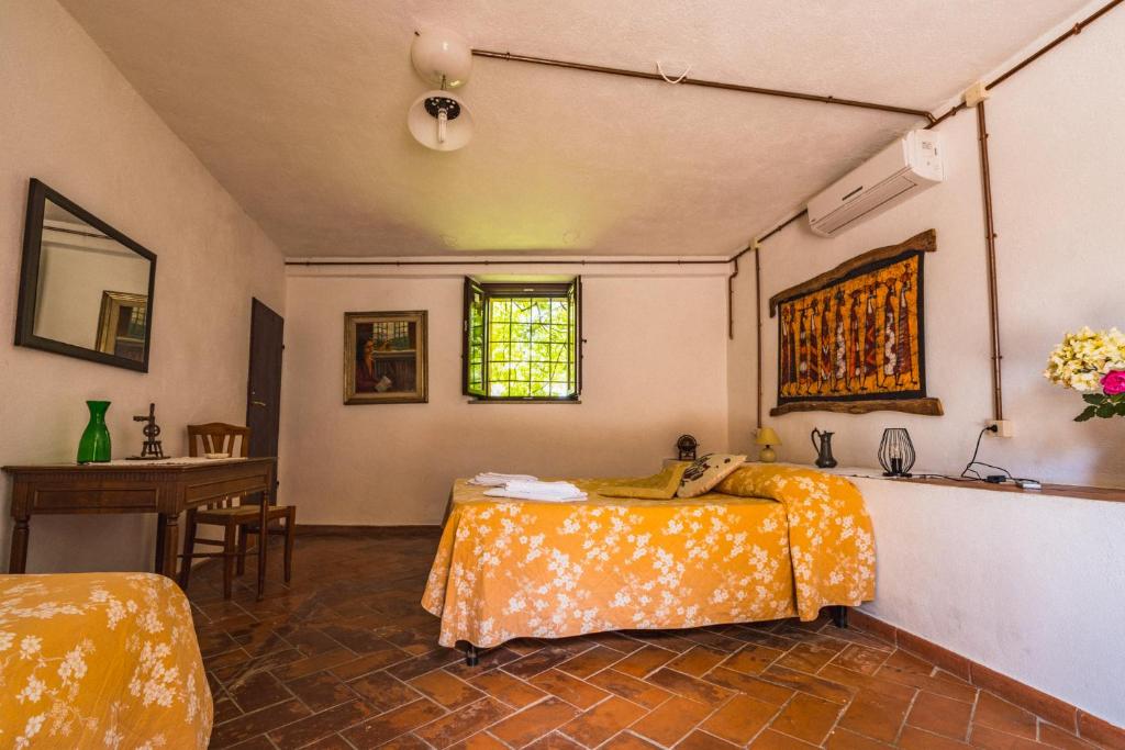 Postel nebo postele na pokoji v ubytování Borgo De Salaioli
