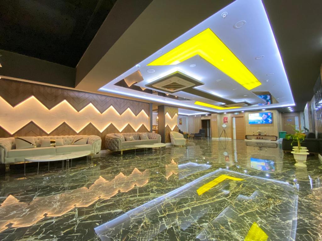 Bazén v ubytování Grand Nergiz Otel nebo v jeho okolí