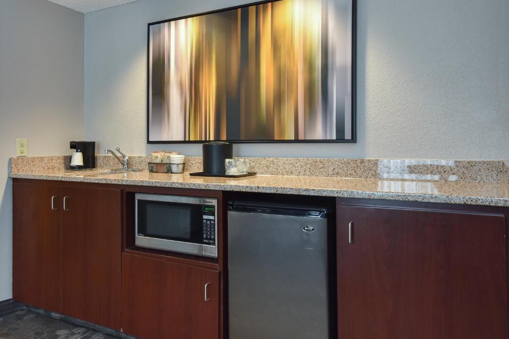 Courtyard by Marriott Charlotte Matthews photo