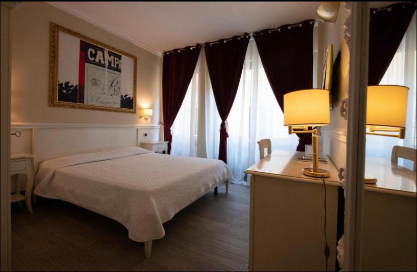 a bedroom with a bed and a desk with a lamp at Bed Bra in Verona