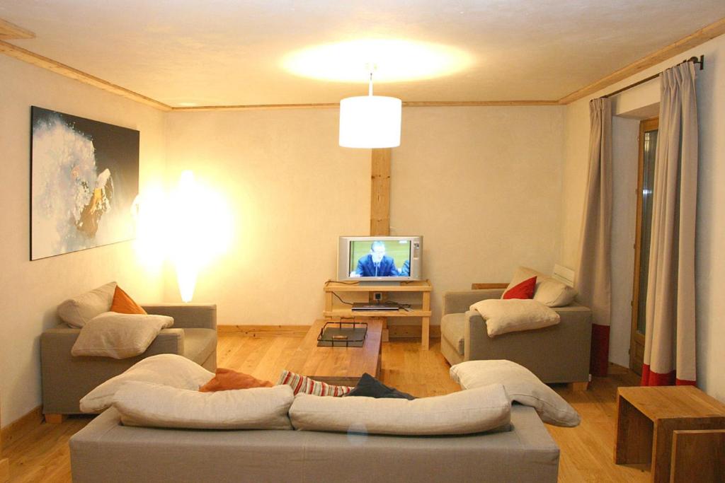 TV a/nebo společenská místnost v ubytování Vacancéole - Résidence Cortina