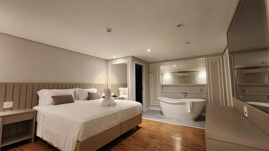Postel nebo postele na pokoji v ubytování Del Rey Quality Hotel