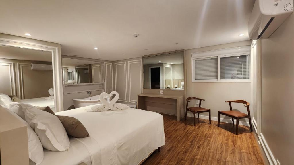 Postel nebo postele na pokoji v ubytování Del Rey Quality Hotel