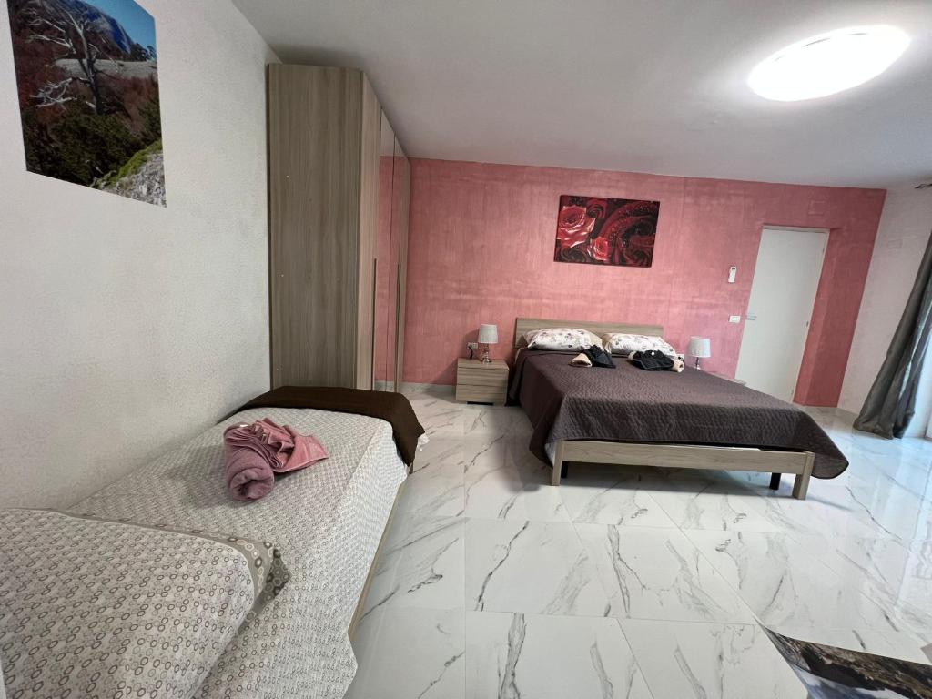 Postel nebo postele na pokoji v ubytování L'oasi del raganello