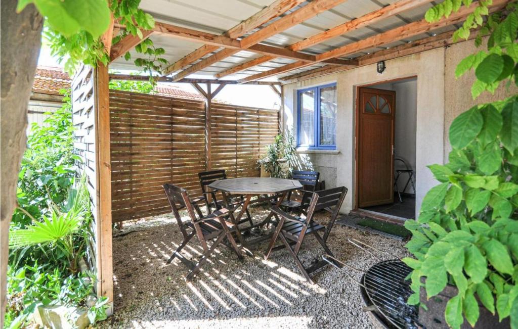 Κήπος έξω από το Appartement proche des plages