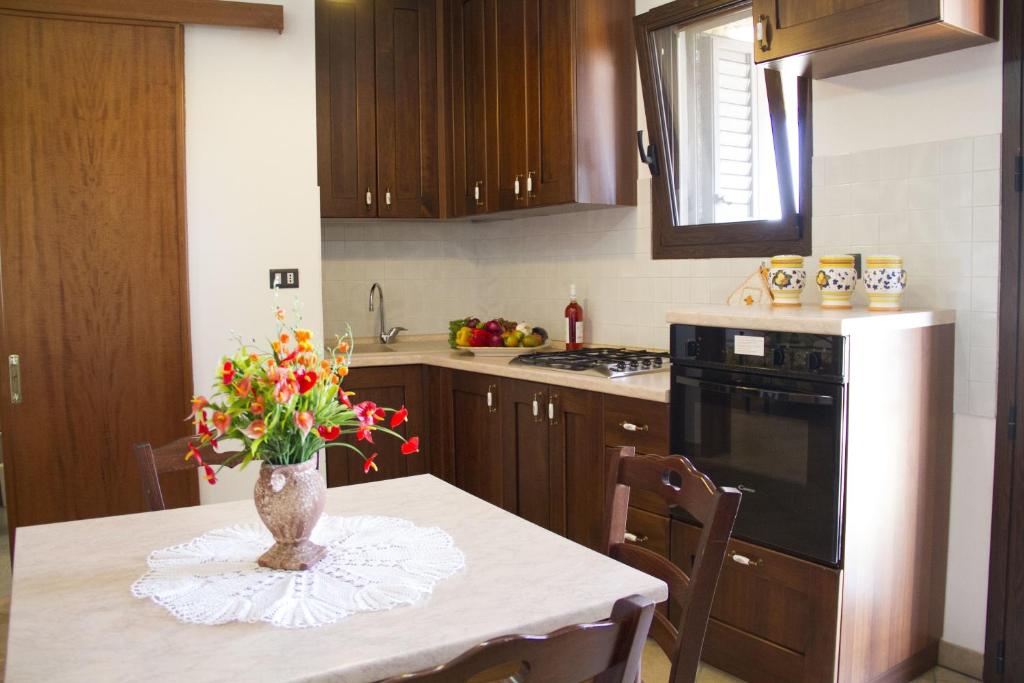Kuchyň nebo kuchyňský kout v ubytování Residencefusaro pajare Specchia