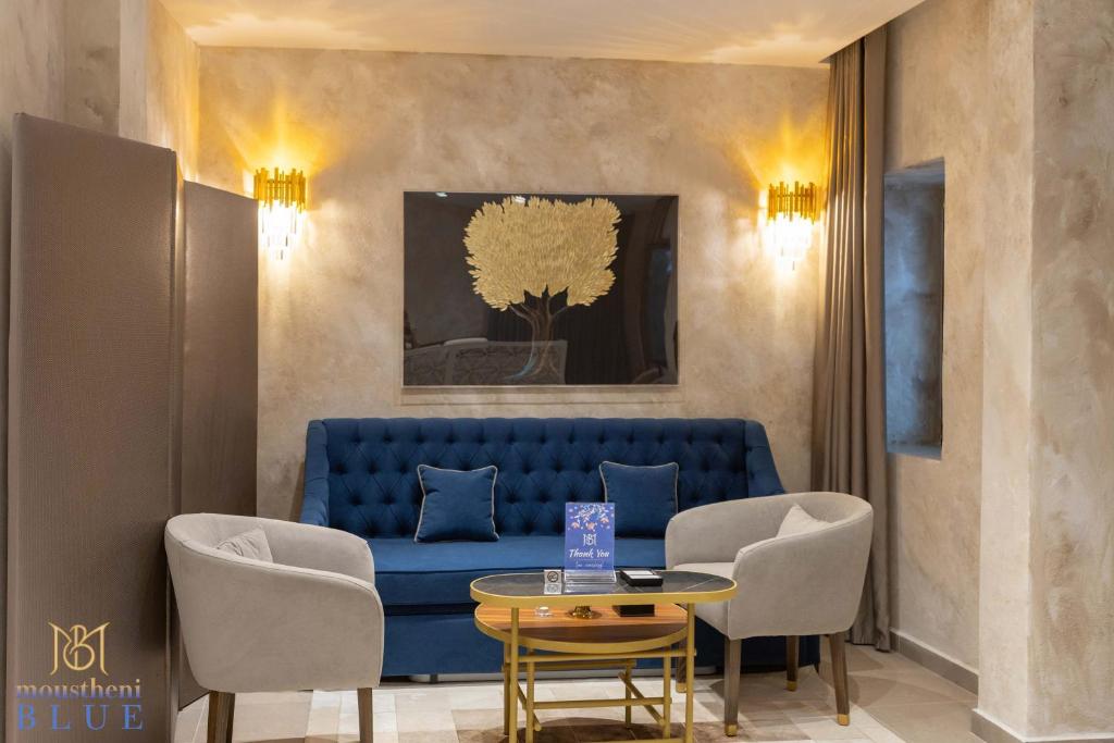 Posezení v ubytování Moustheni Blue Guest House