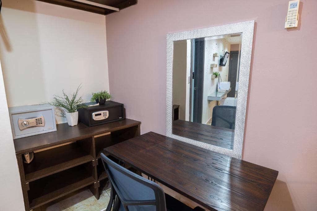 Basha Hotel & Restaurant - Triple Room