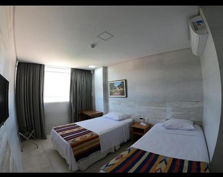 Un pat sau paturi într-o cameră la EMA HOTEL