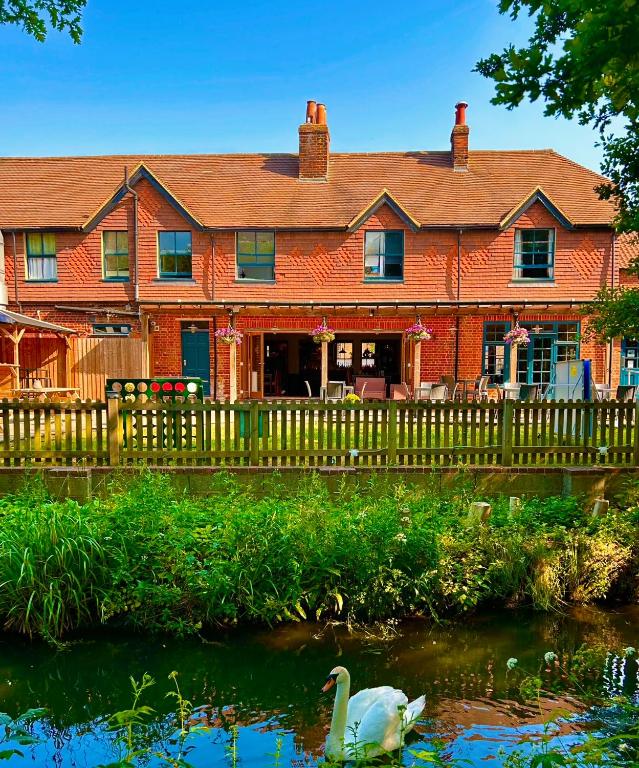 Crown & Anchor