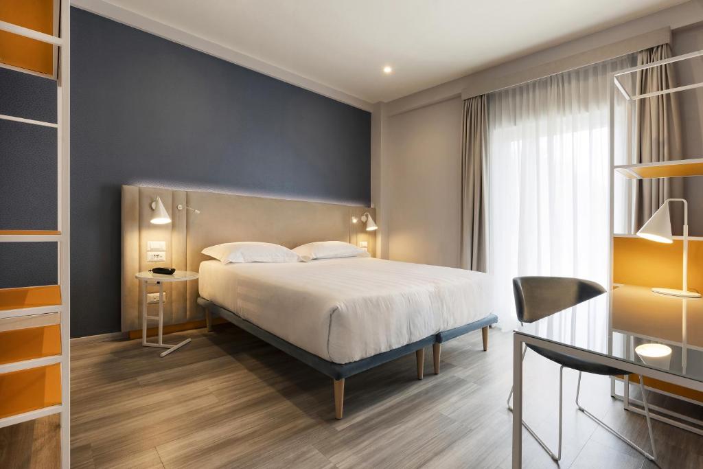 Postel nebo postele na pokoji v ubytování Adesso Hotel