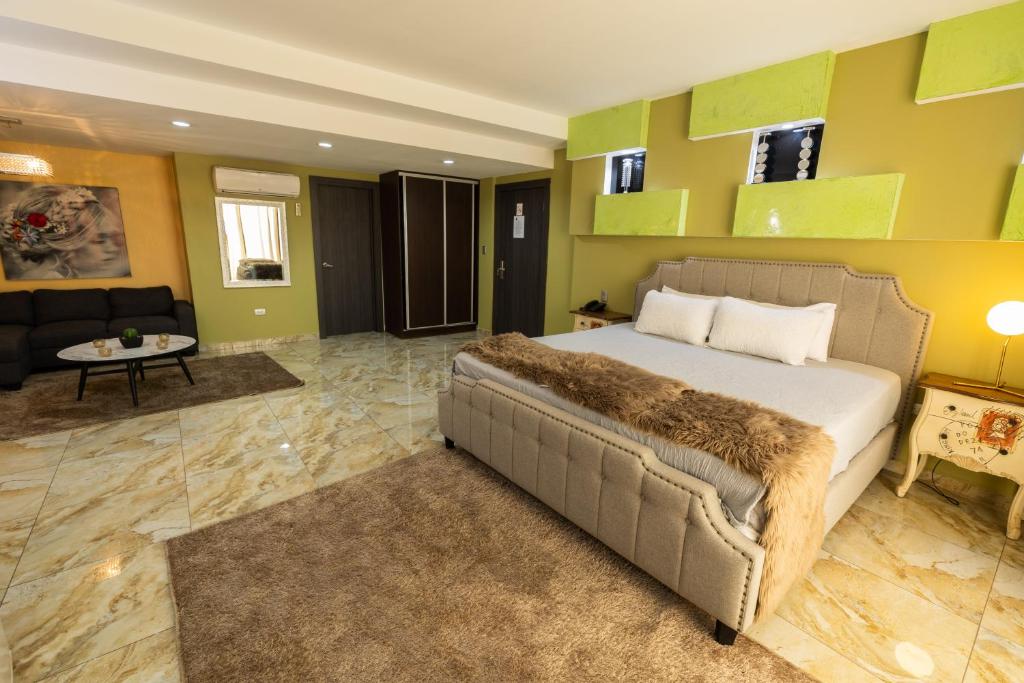 Basha Hotel & Restaurant - Suite