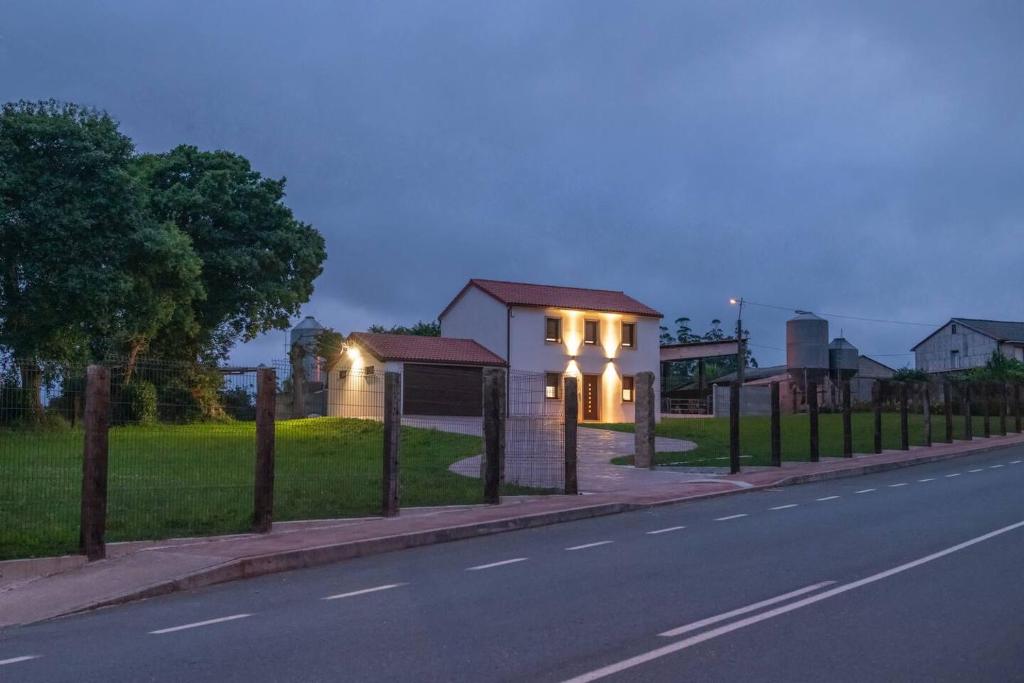 a house with lights on the side of a road at Casa Tía Pepa in Castenda