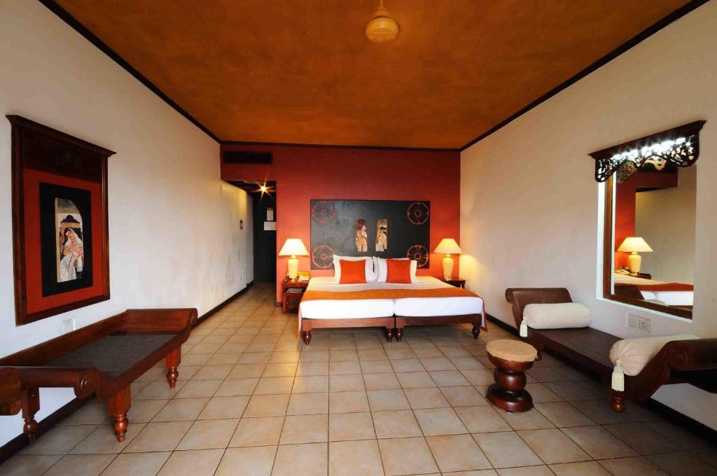 Postel nebo postele na pokoji v ubytování Thilanka Hotel