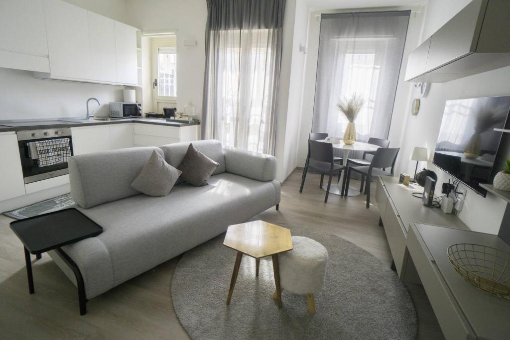 Η κουζίνα ή μικρή κουζίνα στο Charming modern 3br apt in the heart of Asti