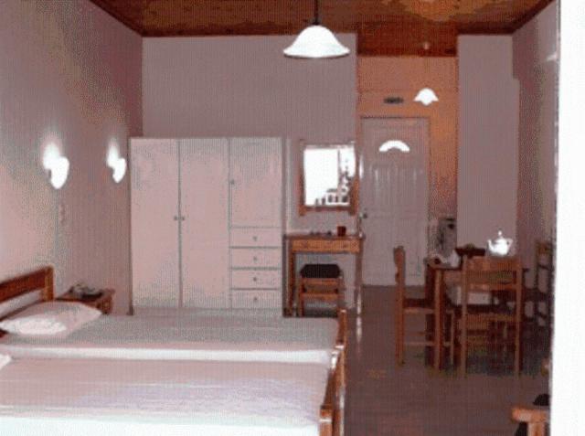 Łóżko lub łóżka w pokoju w obiekcie Kastro Beach Hotel