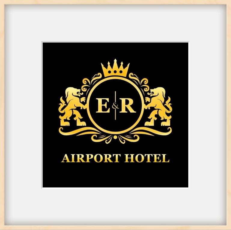 un logo negro y dorado con una corona y caballos en E&R Airport Hotel, en Dumaguete