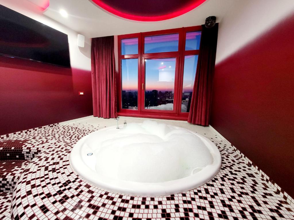 Odessa arkadiya 4 room and Jacuzzi Lux - Housity