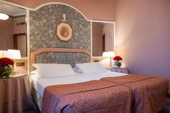 Postel nebo postele na pokoji v ubytování Hotel Mecenate Palace