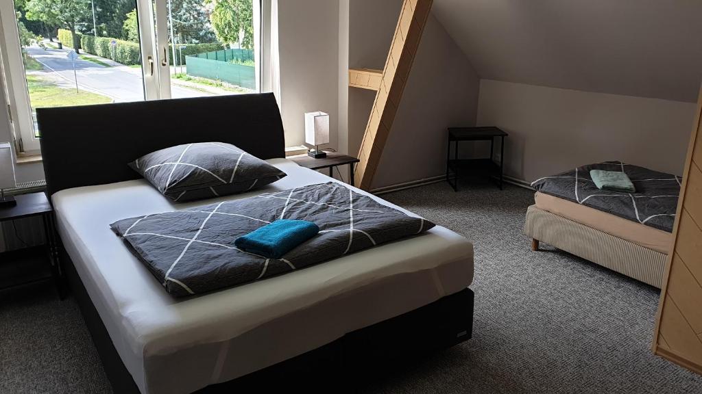Postel nebo postele na pokoji v ubytování BIG Apartment - 150qm in Bad Liebenwerda