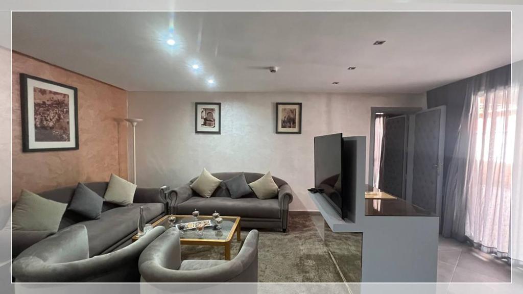 Coin salon dans l'établissement Hotel Al Massira