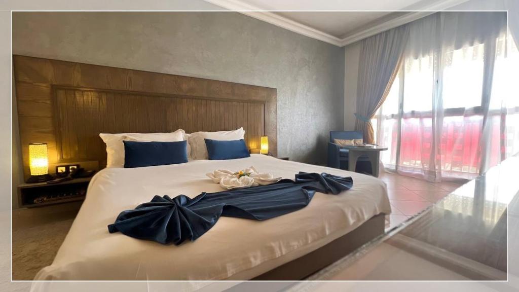 Un ou plusieurs lits dans un hébergement de l'établissement Hotel Al Massira