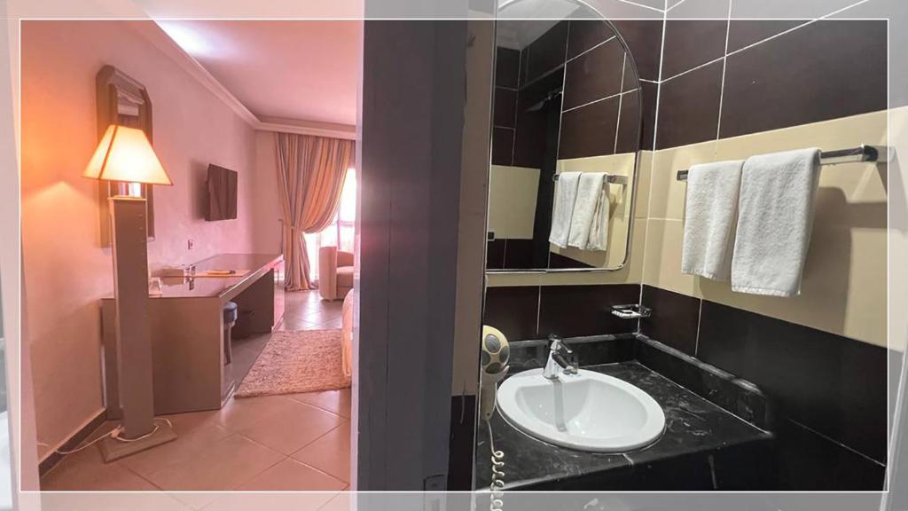 Salle de bains dans l'établissement Hotel Al Massira