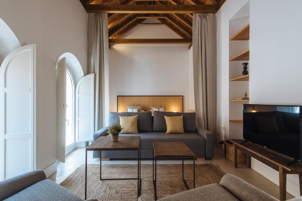 Eva Recommends Castellar Pool & Terrace - 