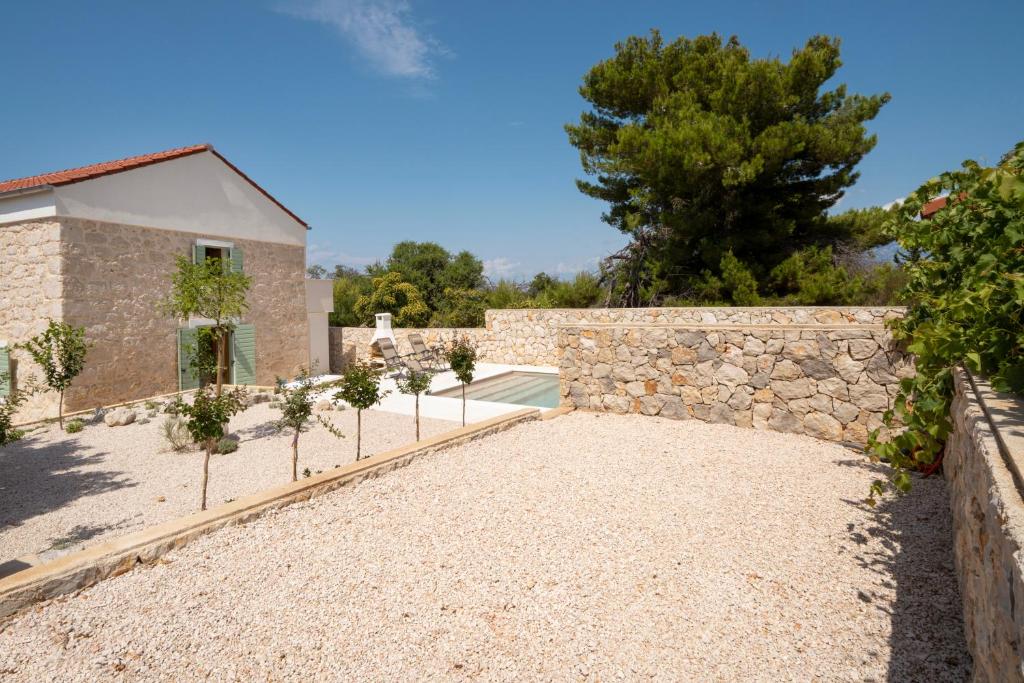 Bazén v ubytování BRAND NEW Stone house MARCELA, 3 double bedrooms, pool nebo v jeho okolí