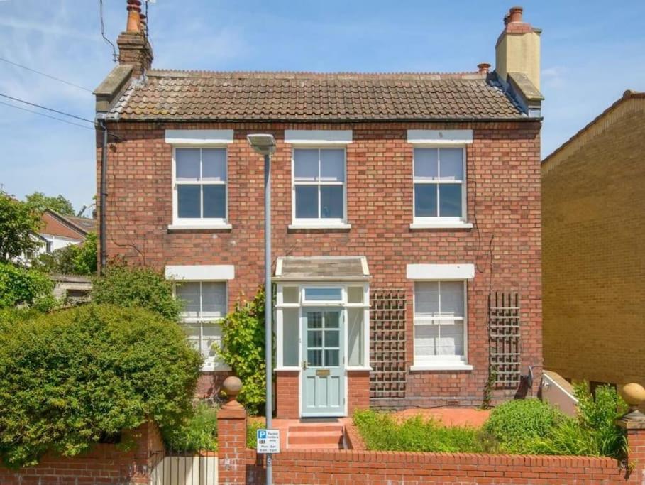a red brick house with a blue door at Charming 2 double bed cottage style house in Bristol