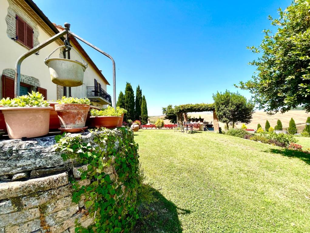 Vonkajšia záhrada v ubytovaní Poggiosalto in Toscana