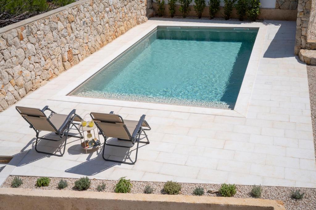 Bazén v ubytování BRAND NEW Stone house MARCELA, 3 double bedrooms, pool nebo v jeho okolí
