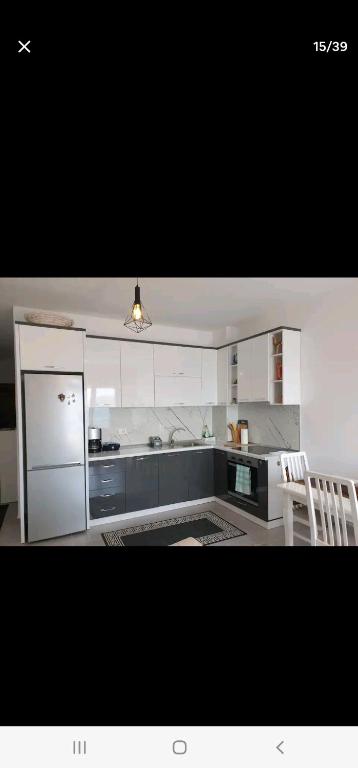 SunsetView Apartment - Imazhi 4
