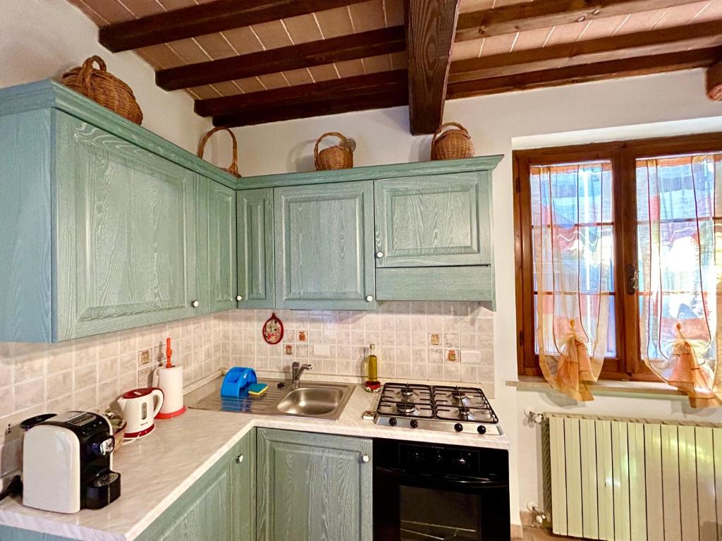 Kuchyňa alebo kuchynka v ubytovaní Poggiosalto in Toscana