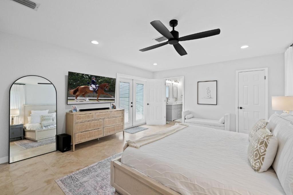 Charming Farmhouse w/ huge yard, Davie (updated prices 2024)