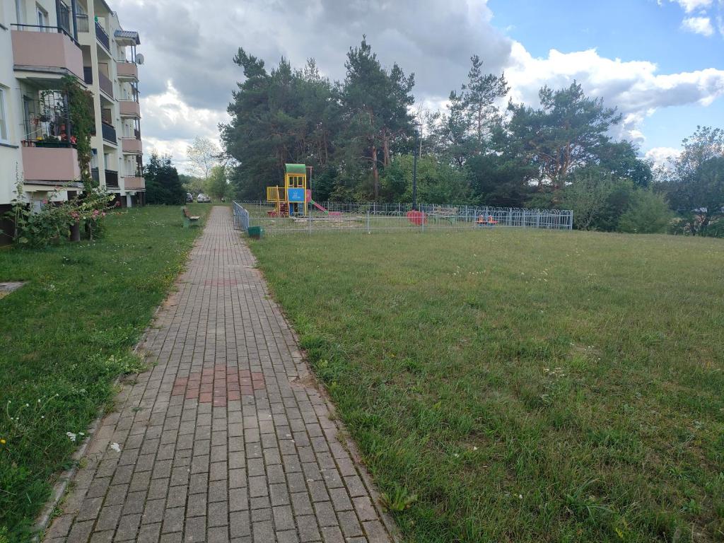 Vonkajšia záhrada v ubytovaní Apartament Szpitalna