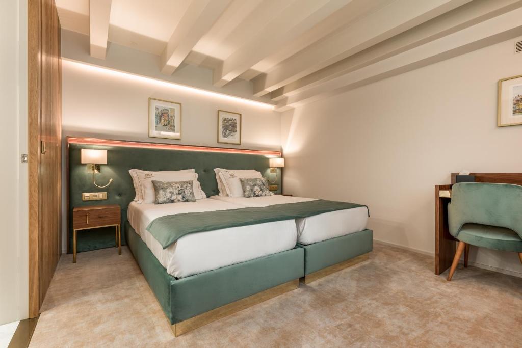 Postel nebo postele na pokoji v ubytování Ribeira Douro Hotel