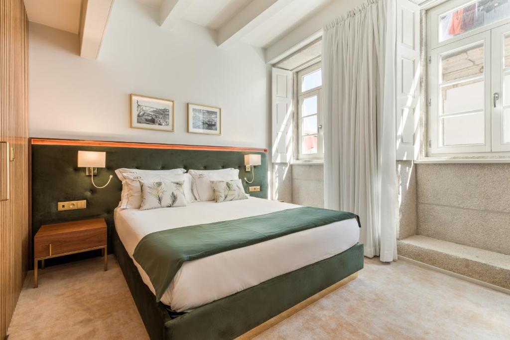 מיטה או מיטות בחדר ב-Ribeira Douro Hotel
