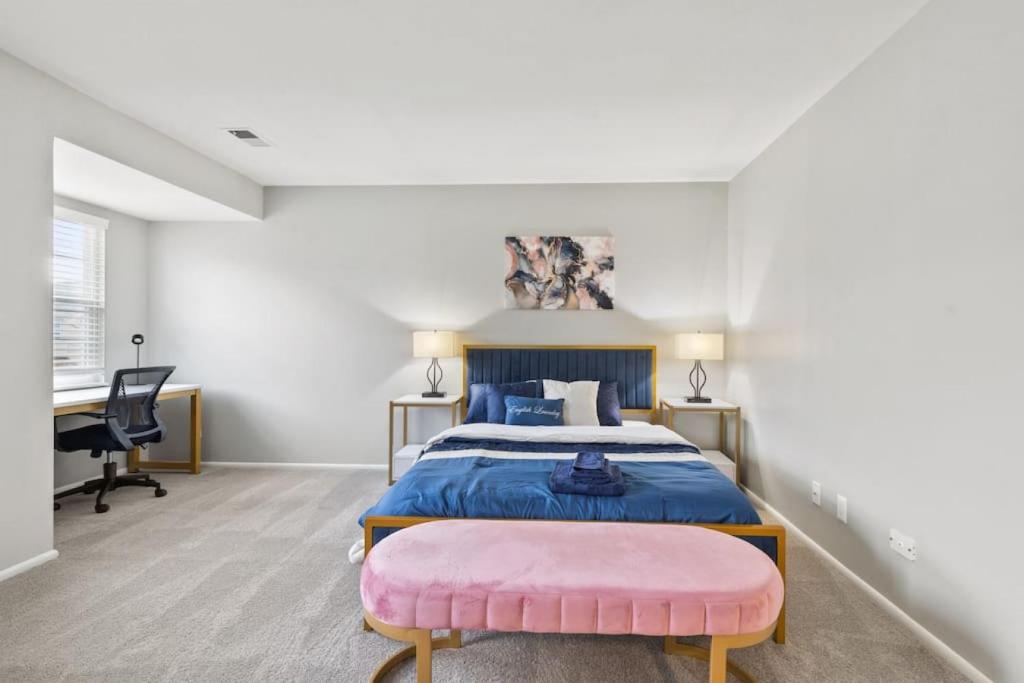 Łóżko lub łóżka w pokoju w obiekcie Affordable 2-Bed Meridian Hills