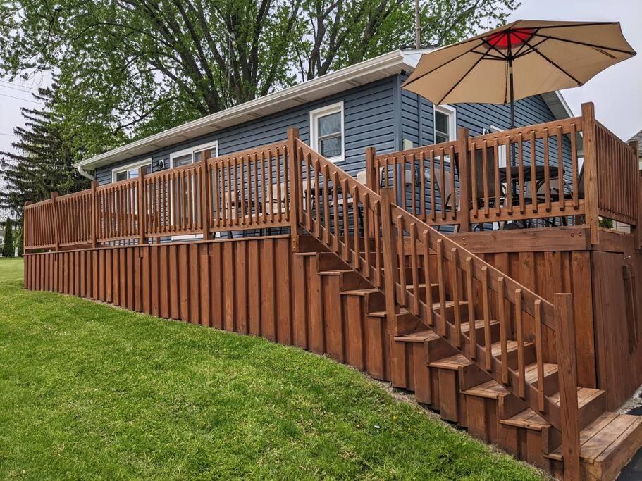 Zahrada ubytování Renovated 2bed-1bath home, Lake WI, Ferry, Devil's Lake!
